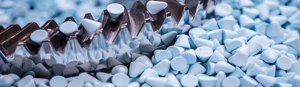 Blue ceramic cone media with a metal workpiece