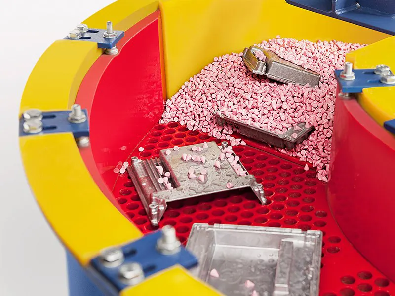 Workpieces being processed in a mass finishing machine